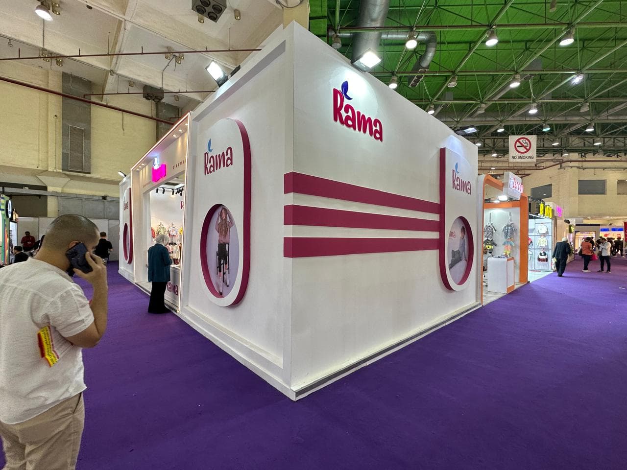 Magenta circular product window detail, Equal's stand for Rama